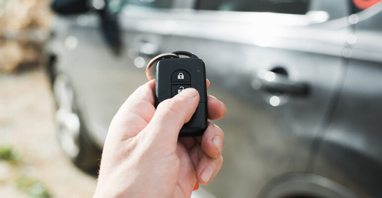car key with proximity control